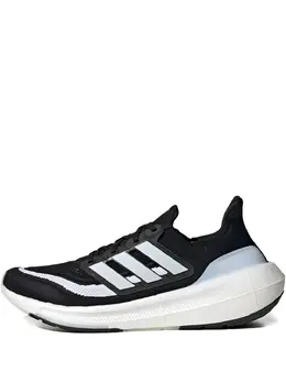 adidas: Светлые кроссовки  UltraBoost