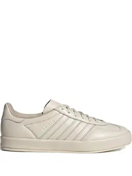 adidas: Светлые кроссовки  Gazelle Indoor