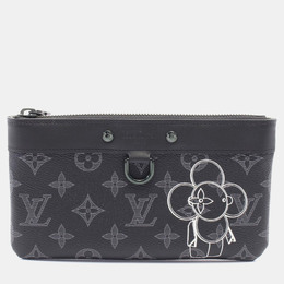 Louis Vuitton: Чёрная сумка  Pochette