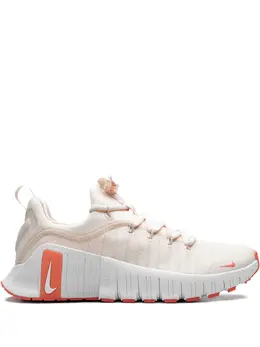 Nike: Светлые кроссовки 