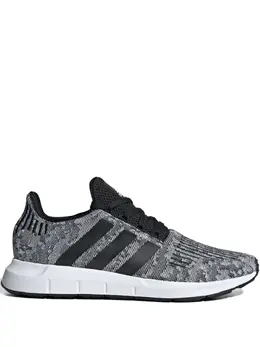 adidas: Чёрные кроссовки  Swift Run