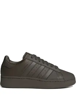 adidas: Тёмные кроссовки  Superstar