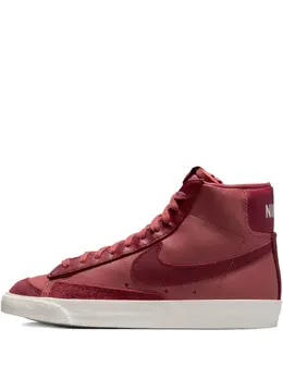 Nike: Светлые кроссовки  Blazer Mid 77