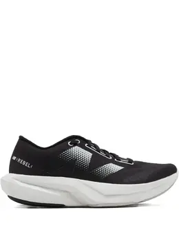 New Balance: Чёрные кроссовки  FuelCell