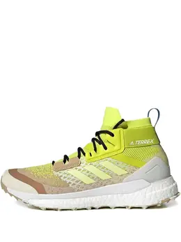 adidas: Жёлтые кроссовки  Terrex Free Hiker Primeblue