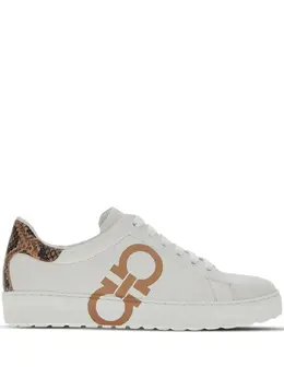 Ferragamo: Белые кроссовки  Gancini