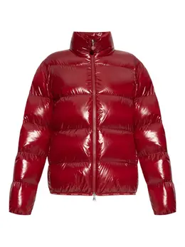 Moncler: Красная куртка 