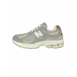 New Balance: Серые кроссовки 