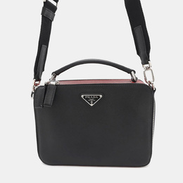 Prada: Чёрная сумка 