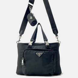 Prada: Чёрная сумка 
