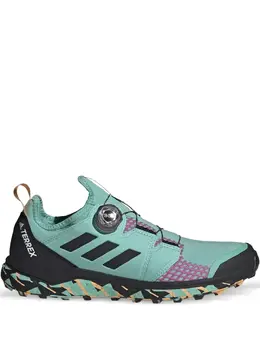 adidas: Зелёные кроссовки  Terrex