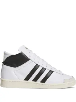adidas: Белые кроссовки 