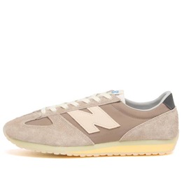 New Balance: Серые кроссовки 