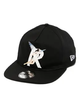 Represent: Чёрная кепка 