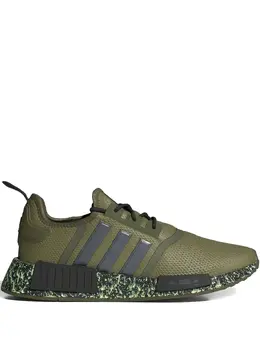 adidas: Зелёные кроссовки  NMD_R1