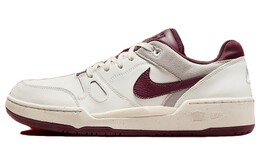 Nike: Белые кроссовки 