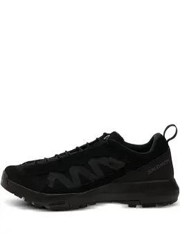 Salomon: Чёрные кроссовки 