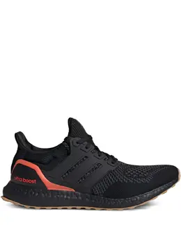 adidas: Чёрные кроссовки  UltraBoost