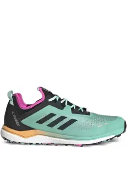 adidas: Зелёные кроссовки  Terrex