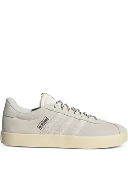 adidas: Белые кроссовки 