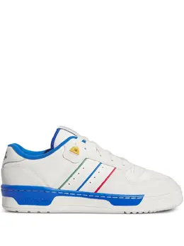 adidas: Белые кроссовки  Rivalry Low