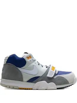 Nike: Светлые кроссовки  Air