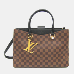 Louis Vuitton: Чёрная сумка 