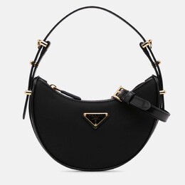 Prada: Чёрная сумка 