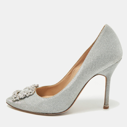 Manolo Blahnik: Серебристые туфли  Hangisi