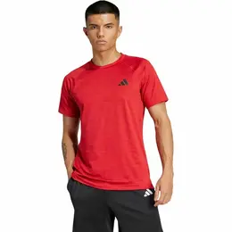 adidas: Спортивная футболка 