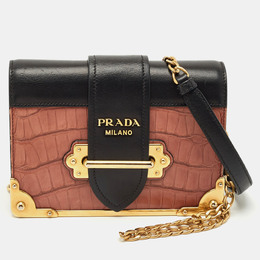Prada: Чёрная сумка 
