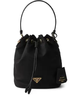 Prada: Чёрная сумка 
