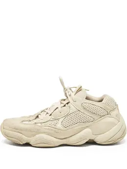 adidas Yeezy: Светлые кроссовки 