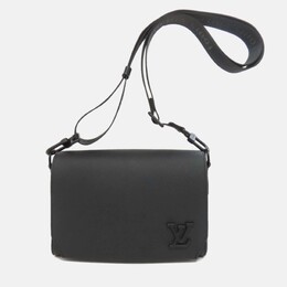 Louis Vuitton: Чёрная сумка 