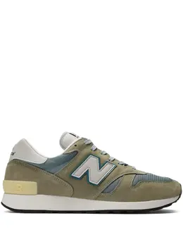 New Balance: Серые кроссовки 