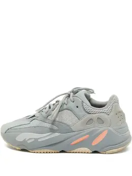 adidas Yeezy: Светлые кроссовки 