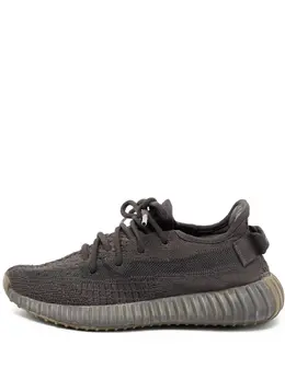 adidas Yeezy: Серые кроссовки 