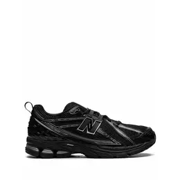 New Balance: Чёрные кроссовки 