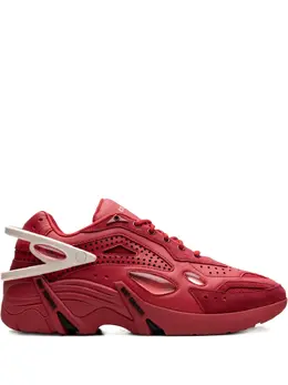 Raf Simons: Красные кроссовки  Cylon 21