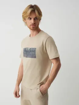 Pepe Jeans: Бежевая футболка 
