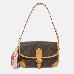 Louis Vuitton: Коричневая сумка 