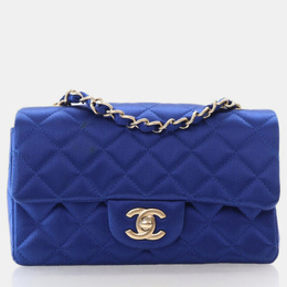 Chanel: Голубая сумка 