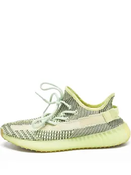 adidas Yeezy: Светлые кроссовки 
