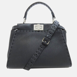 Fendi: Чёрная сумка  Peekaboo