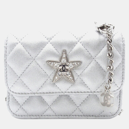 Chanel: Серебристая сумка 