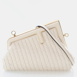 Fendi: Белый клатч  First