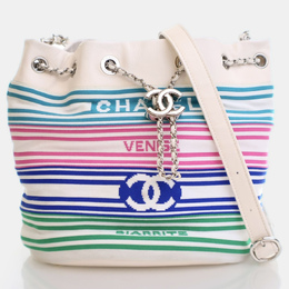Chanel: Белая сумка 