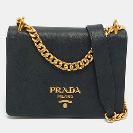 Prada: Чёрная сумка 