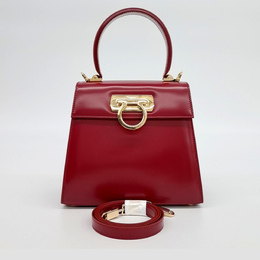 Salvatore Ferragamo: Красная сумка 