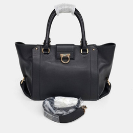 Salvatore Ferragamo: Чёрная сумка 